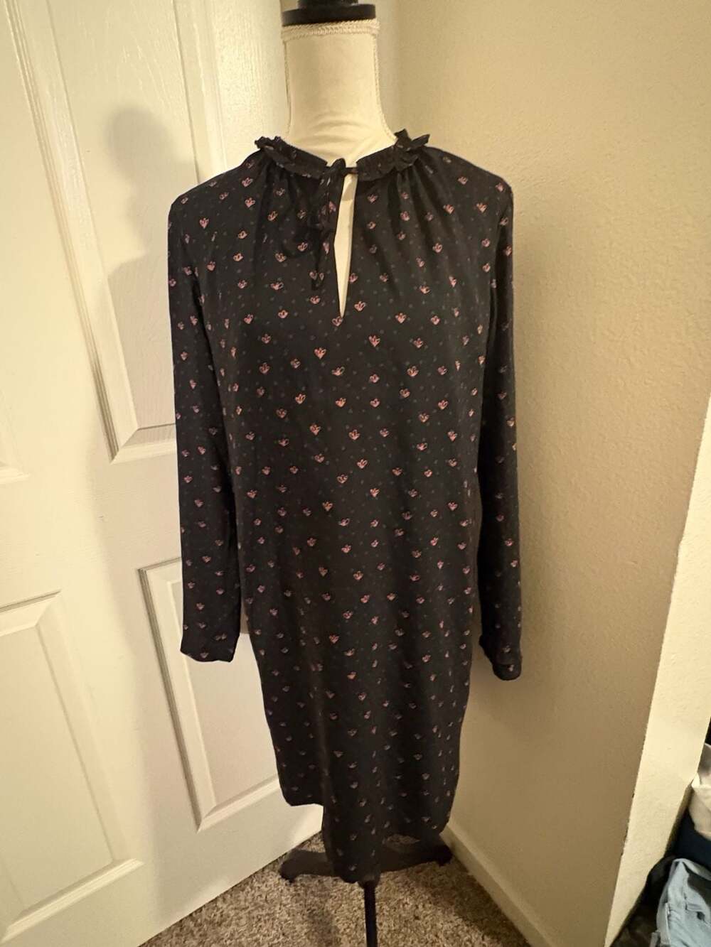 Loft Long Sleeve Shift Dress Size 8 Black Pink Floral Ruffle Neck